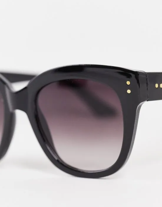 https://images.styletyx.com/images/oversized-cat-eye-sunglasses-in-black-pieces-13096495_2.webp