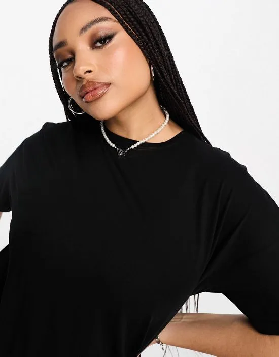 https://images.styletyx.com/images/oversized-maxi-t-shirt-dress-in-black-only-curve-1004061242_4.webp