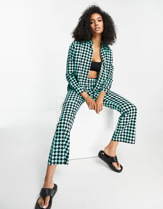 https://images.styletyx.com/images/oversized-shirt-in-teal-diamond-plaid-part-of-a-set-urban-threads-2429267_4.webp