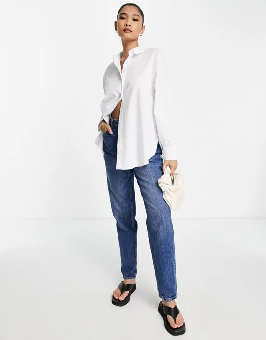 https://images.styletyx.com/images/oversized-shirt-in-white-vero-moda-1004192279_4.webp