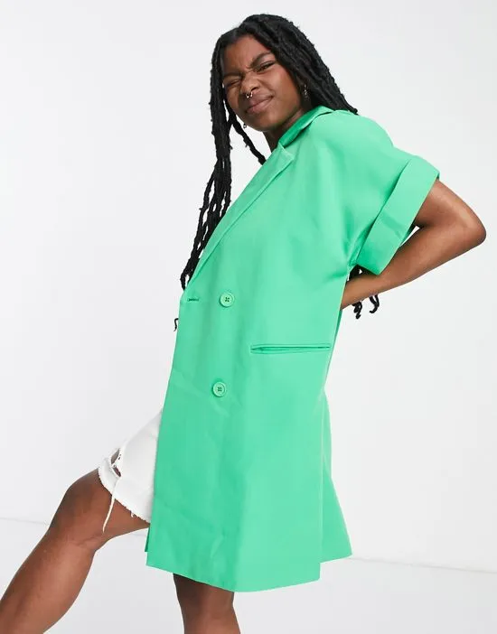 https://images.styletyx.com/images/oversized-sleeveless-blazer-dress-in-bright-green-noisy-may-2948013_3.webp