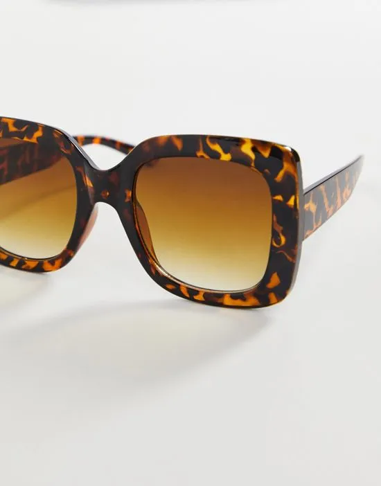 https://images.styletyx.com/images/oversized-square-sunglasses-with-tortoiseshell-frame-noisy-may-13060823_4.webp