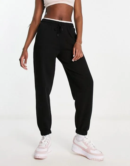 https://images.styletyx.com/images/oversized-sweatpants-in-black-stradivarius-141185534_4.webp