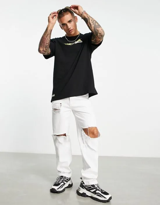 https://images.styletyx.com/images/oversized-t-shirt-in-black-with-racer-logo-print-the-couture-club-1855538_4.webp