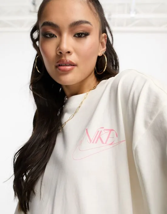 https://images.styletyx.com/images/oversized-t-shirt-with-chest-logo-in-stone-nike-13457096_3.webp