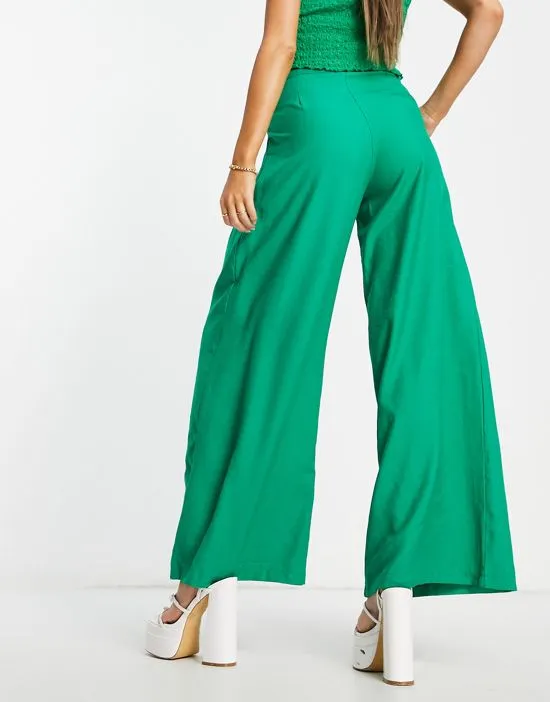 https://images.styletyx.com/images/palazzo-pants-in-green-sndys-2030831_2.webp