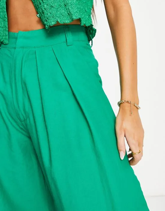 https://images.styletyx.com/images/palazzo-pants-in-green-sndys-2030831_3.webp