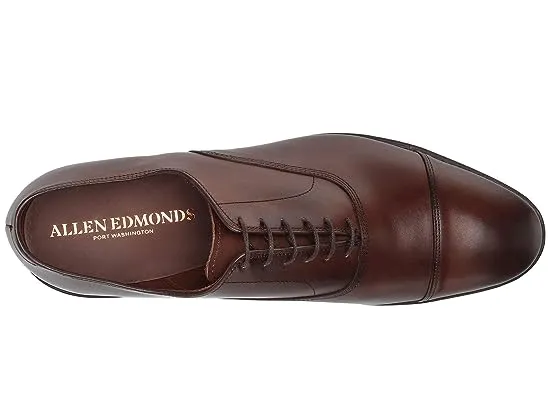 https://images.styletyx.com/images/park-avenue-oxford-allen-edmonds-2485543_2.webp