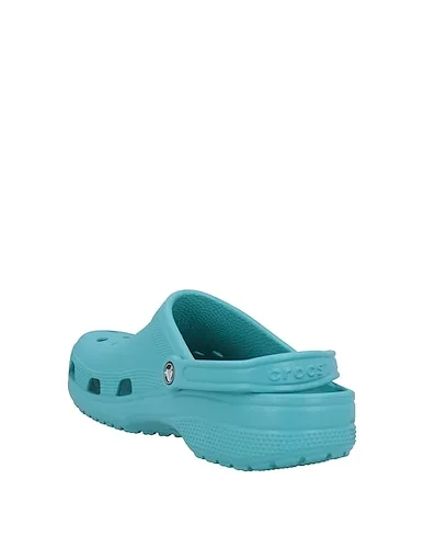 https://images.styletyx.com/images/pastel-blue-sandals-crocs-13356645_3.webp