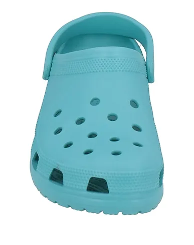 https://images.styletyx.com/images/pastel-blue-sandals-crocs-13356645_4.webp