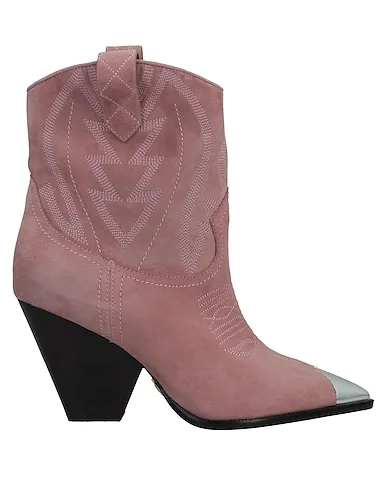 https://images.styletyx.com/images/pastel-pink-ankle-boot-lola-cruz-1003983805_1.webp