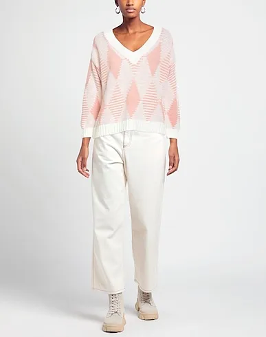 https://images.styletyx.com/images/pastel-pink-knitted-sweater-croche-14870894_2.webp