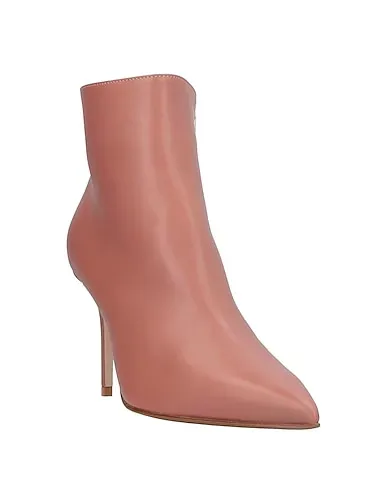 https://images.styletyx.com/images/pastel-pink-leather-ankle-boot-le-silla-2738463_2.webp