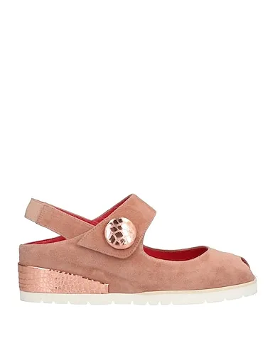 https://images.styletyx.com/images/pastel-pink-leather-sandals-pas-de-rouge-13016162_1.webp