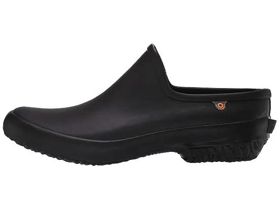 https://images.styletyx.com/images/patch-clog-solid-bogs-1985196_4.webp