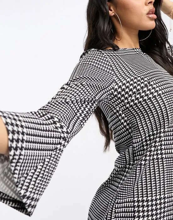 https://images.styletyx.com/images/peplum-sleeve-shift-dress-in-check-lipsy-13093780_3.webp
