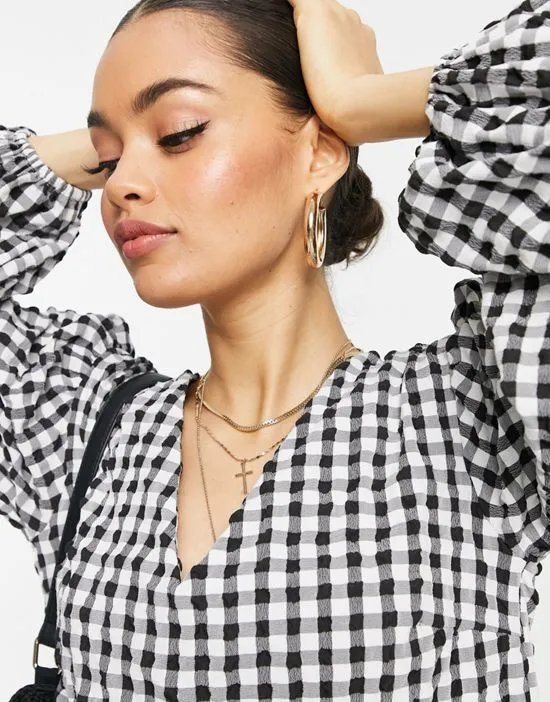 https://images.styletyx.com/images/petite-puff-sleeve-smock-romper-in-black-gingham-asos-design-1753424_3.webp