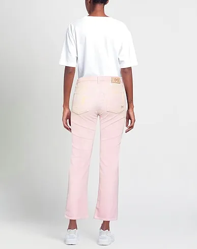 https://images.styletyx.com/images/pink-denim-denim-pants-people-12908668_3.webp