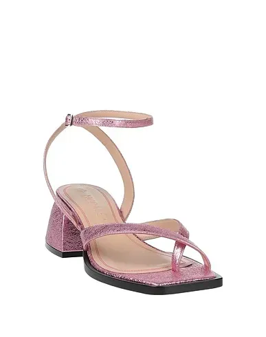 https://images.styletyx.com/images/pink-flip-flops-nodaleto-1347321_2.webp