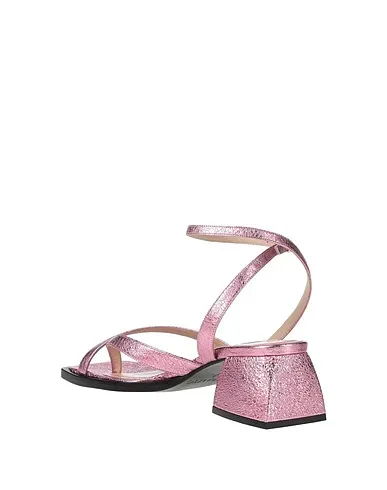 https://images.styletyx.com/images/pink-flip-flops-nodaleto-1347321_3.webp