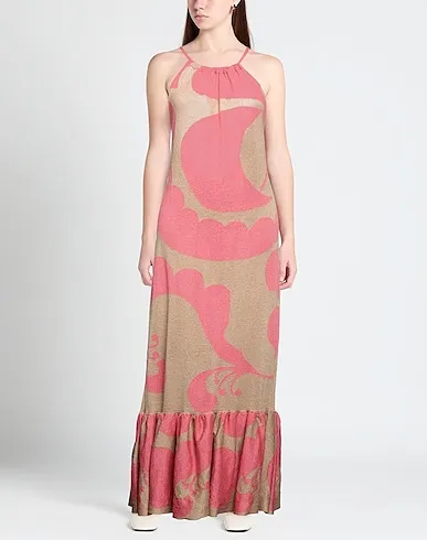https://images.styletyx.com/images/pink-knitted-long-dress-circus-hotel-3214135_2.webp