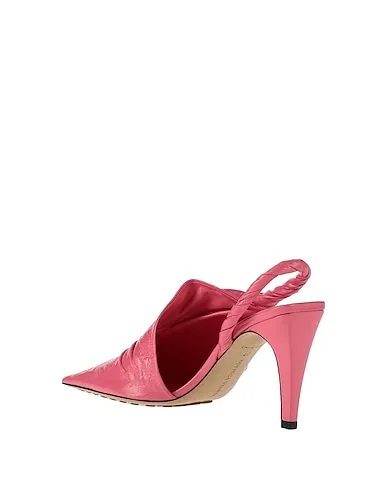 https://images.styletyx.com/images/pink-leather-pump-bottega-veneta-924717_3.webp