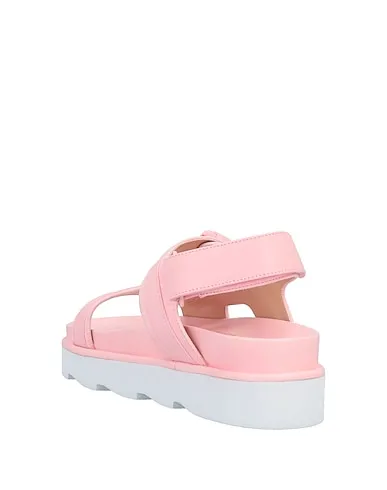 https://images.styletyx.com/images/pink-leather-sandals-stuart-weitzman-2917791_3.webp