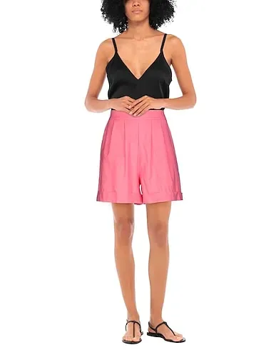 https://images.styletyx.com/images/pink-plain-weave-shorts-bermuda-hebe-studio-2373230_2.webp