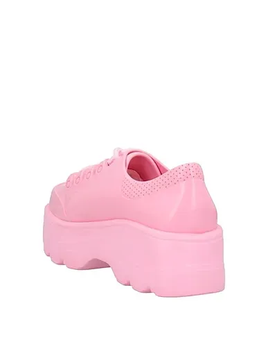 https://images.styletyx.com/images/pink-sneakers-melissa-1724786_3.webp