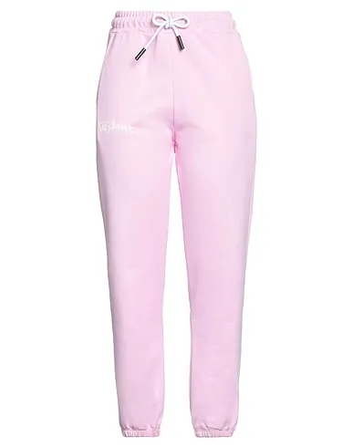 https://images.styletyx.com/images/pink-sweatshirt-casual-pants-disclaimer-1961716522_1.webp