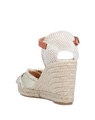 https://images.styletyx.com/images/platinum-canvas-espadrilles-kanna-1066712_3.webp