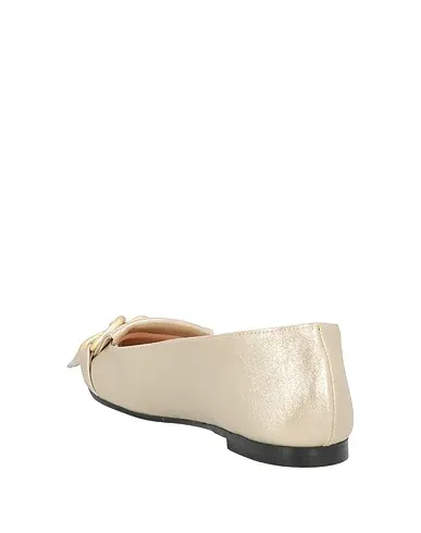 https://images.styletyx.com/images/platinum-leather-loafers-giulia-neri-1605894058_3.webp