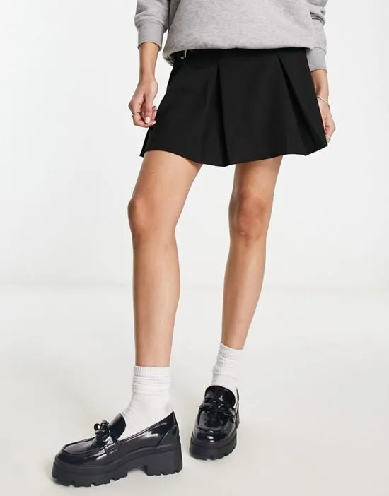 https://images.styletyx.com/images/pleated-ultra-mini-skirt-in-black-pull-bear-13237569_4.webp