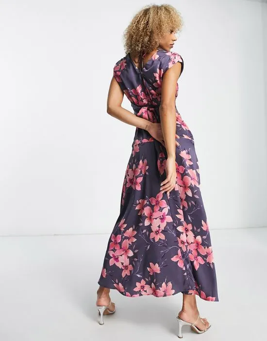 https://images.styletyx.com/images/plunge-front-maxi-dress-in-scattered-dark-gray-floral-liquorish-13337424_2.webp
