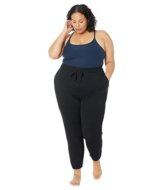 https://images.styletyx.com/images/plus-size-weekend-sweatpants-beyond-yoga-1896349_4.webp