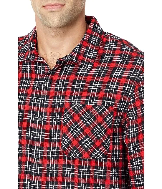 https://images.styletyx.com/images/podium-plaid-long-sleeve-flannel-oakley-2051815_3.webp