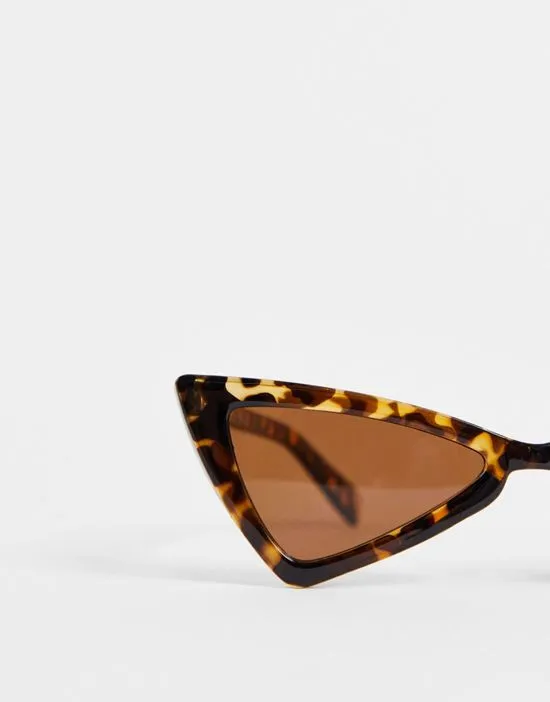 https://images.styletyx.com/images/pointy-cateye-sunglasses-in-brown-tortoiseshell-noisy-may-13063062_2.webp