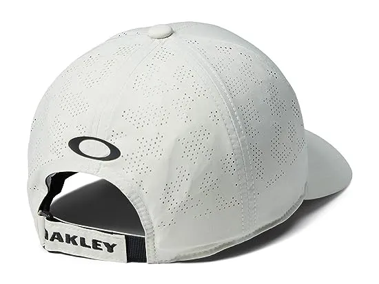 https://images.styletyx.com/images/pro-formance-hat-oakley-13565347_2.webp