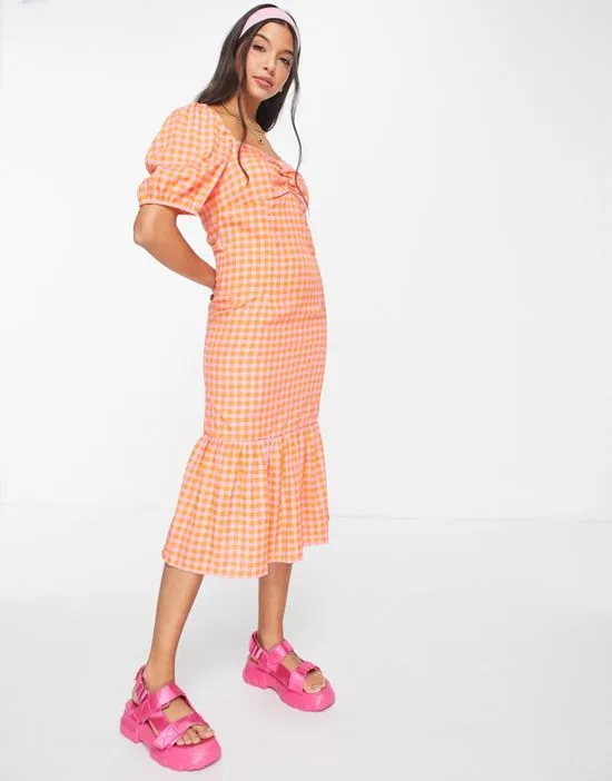 https://images.styletyx.com/images/puff-sleeve-midi-smock-dress-with-tiered-skirt-in-bright-gingham-wednesday-s-girl-1831098_4.webp
