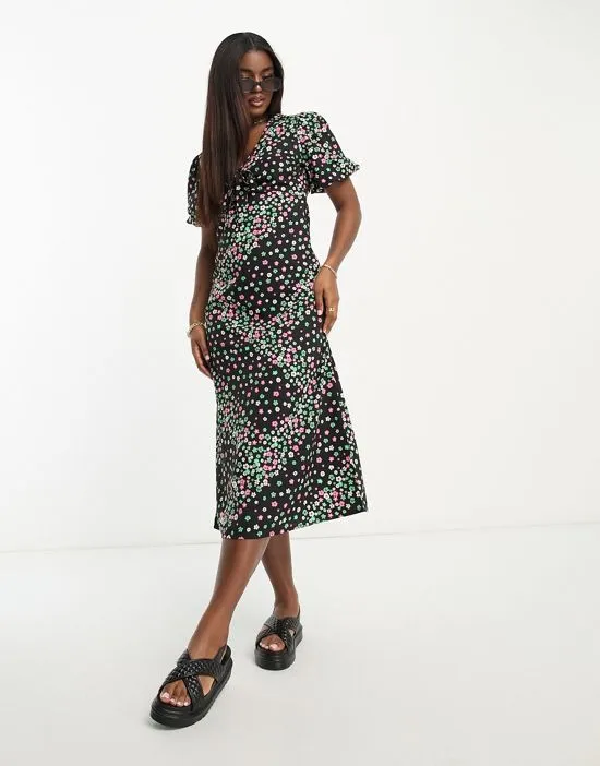 https://images.styletyx.com/images/puff-sleeve-tie-front-midi-dress-in-linear-floral-print-influence-13274349_4.webp