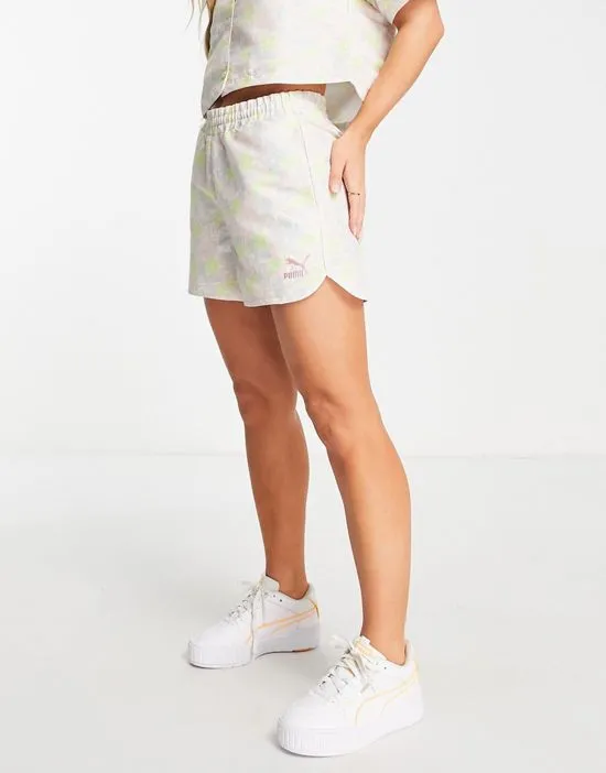 https://images.styletyx.com/images/puma-summer-resort-shorts-in-floral-print-puma-2718240_4.webp
