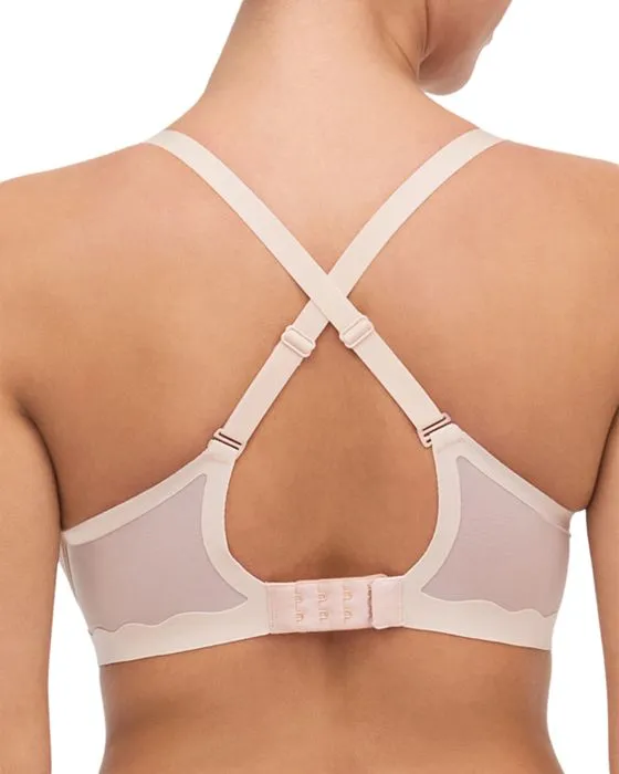 https://images.styletyx.com/images/pure-light-spacer-bra-chantelle-2675152_3.webp