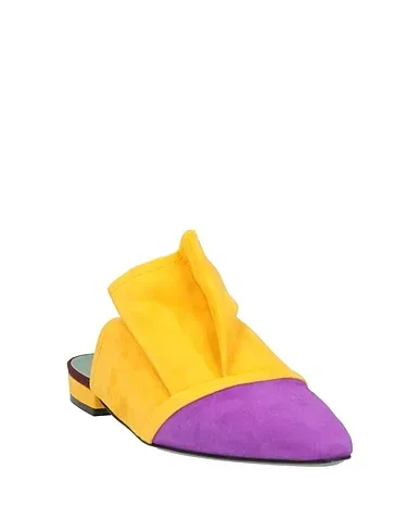 https://images.styletyx.com/images/purple-leather-mules-and-clogs-paola-d-arcano-1906566465_2.webp