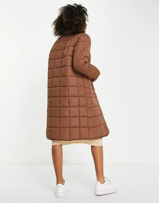 https://images.styletyx.com/images/quilted-longline-coat-with-sherpa-collar-in-brown-jdy-1907406_2.webp