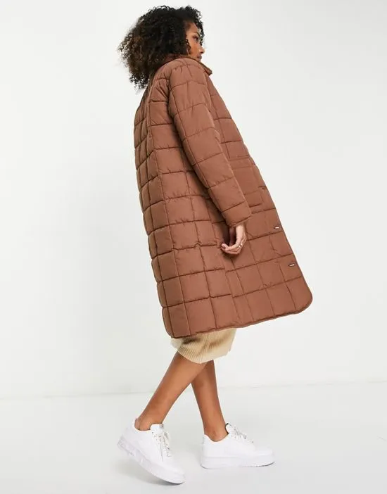 https://images.styletyx.com/images/quilted-longline-coat-with-sherpa-collar-in-brown-jdy-1907406_4.webp