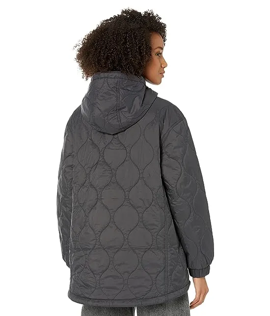 https://images.styletyx.com/images/quilted-packable-popover-puffer-jacket-madewell-13271048_2.webp