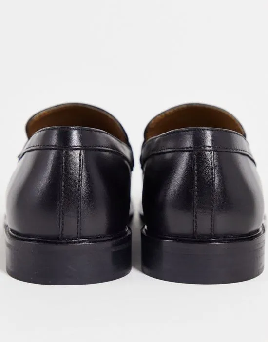 https://images.styletyx.com/images/raheem-loafers-in-black-leather-schuh-2209562_2.webp