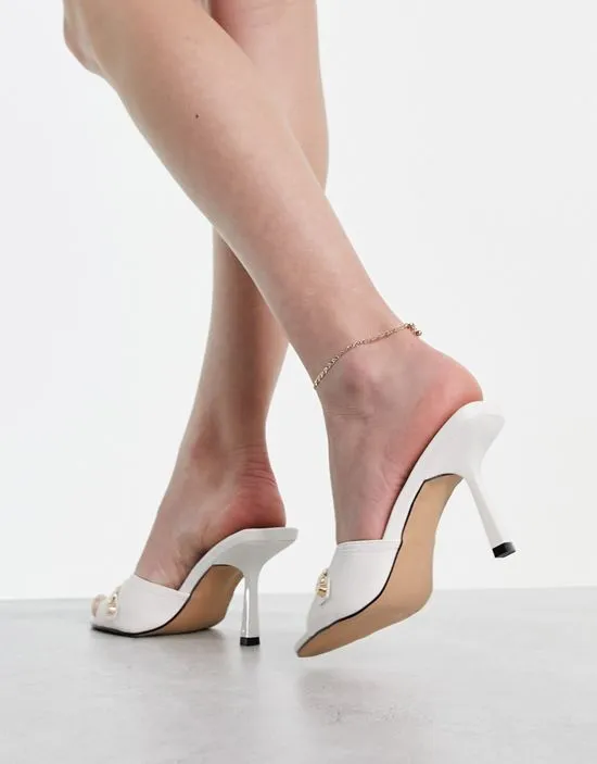 https://images.styletyx.com/images/raid-gloria-heeled-mules-in-matte-white-raid-13454718_2.webp