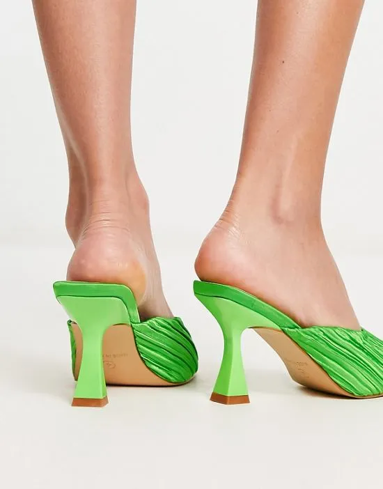 https://images.styletyx.com/images/raid-jovia-heeled-mules-in-bright-green-textured-satin-raid-13250497_2.webp