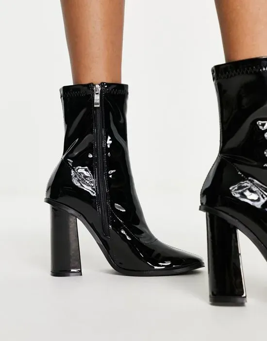 https://images.styletyx.com/images/raid-wide-fit-saylor-block-heel-sock-boots-in-black-patent-raid-wide-fit-2801164_2.webp